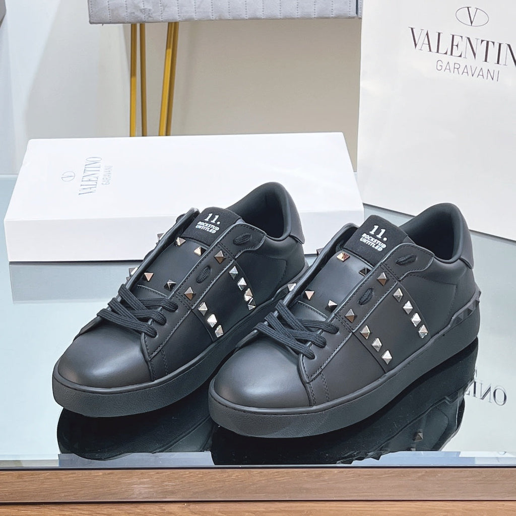 VALENTINO 25S GARAVANI ROCKSTUD UNTITLED STUDDED SNEAKERS IN BLACK LAMBSKIN