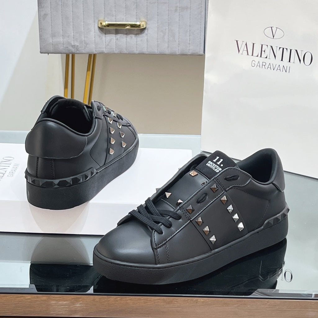 VALENTINO 25S GARAVANI ROCKSTUD UNTITLED STUDDED SNEAKERS IN BLACK LAMBSKIN