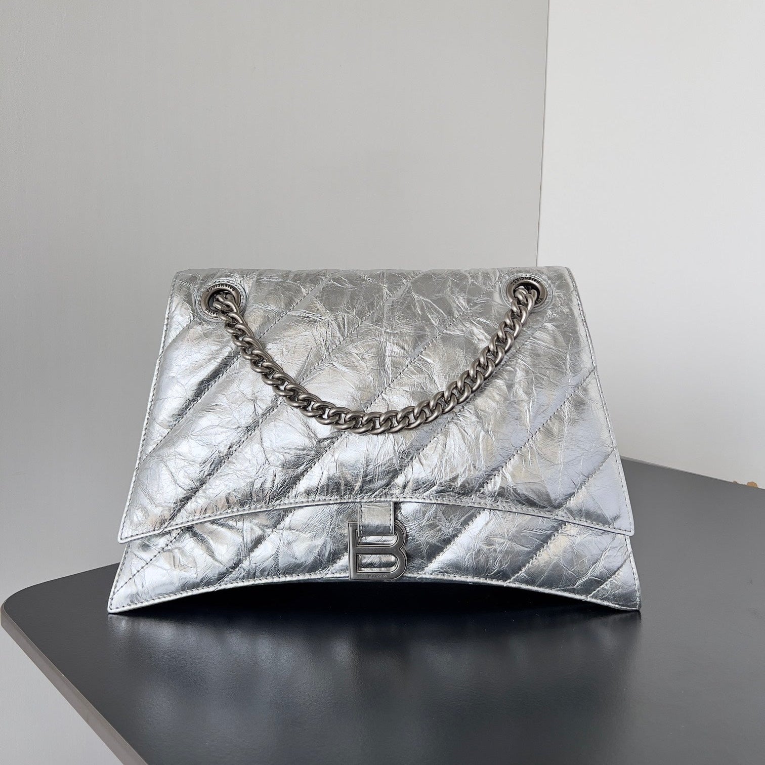 CRUSH CHAINED BAG 32 IN SILVER METALLIC QUILTED CRUSHED CALFSKIN