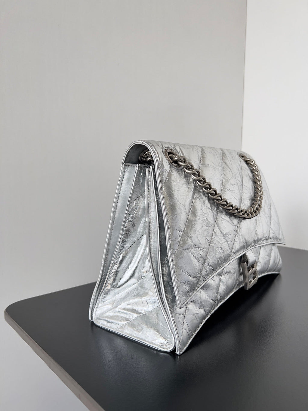 CRUSH CHAINED BAG 32 IN SILVER METALLIC QUILTED CRUSHED CALFSKIN