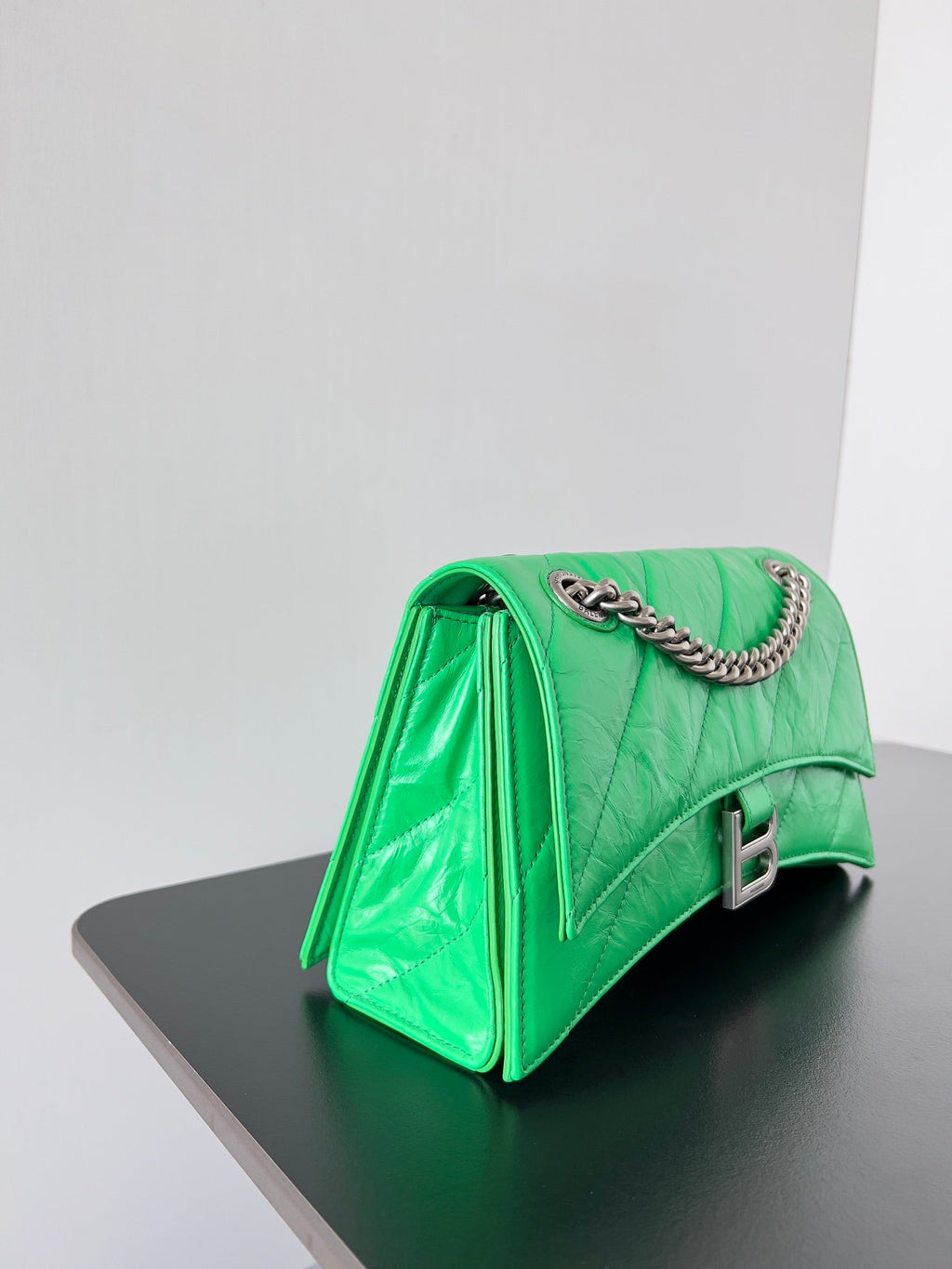 CRUSH CHAINED BAG 25 IN GREEN QUILTED CRUSHED CALFSKIN SILVER HARDWARE
