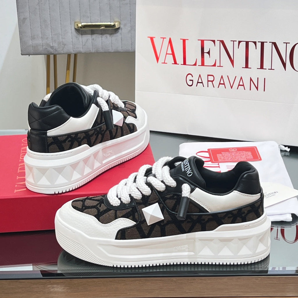 VALENTINO 25S GARAVANI ONE STUD XL PLATFORM SNEAKERS IN WHITE LAMBSKIN AND BROWN CANVAS