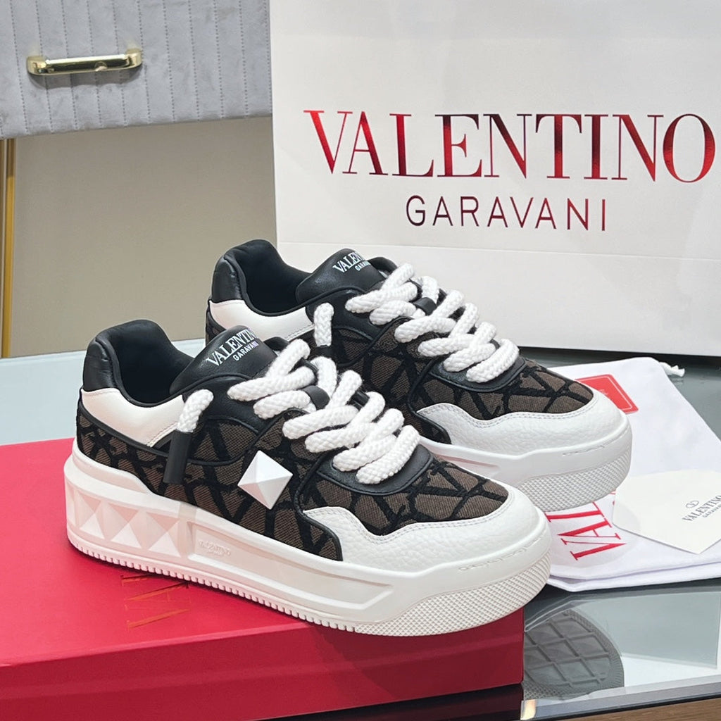 VALENTINO 25S GARAVANI ONE STUD XL PLATFORM SNEAKERS IN WHITE LAMBSKIN AND BROWN CANVAS