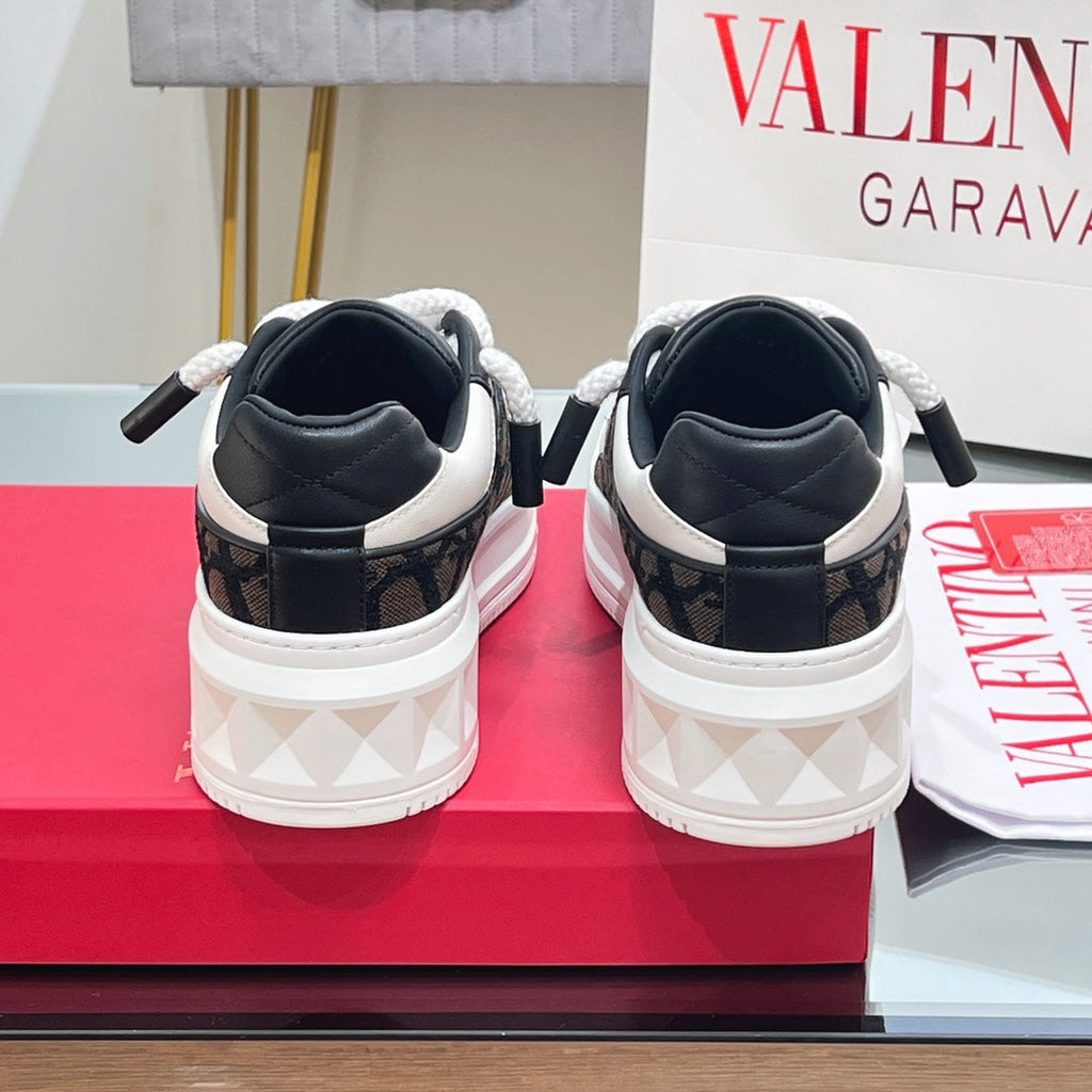 VALENTINO 25S GARAVANI ONE STUD XL PLATFORM SNEAKERS IN WHITE LAMBSKIN AND BROWN CANVAS
