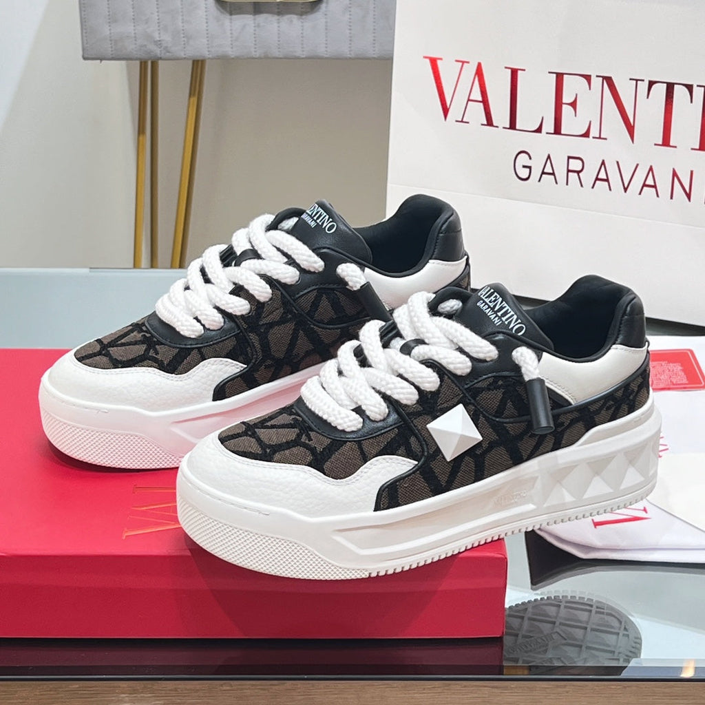 VALENTINO 25S GARAVANI ONE STUD XL PLATFORM SNEAKERS IN WHITE LAMBSKIN AND BROWN CANVAS