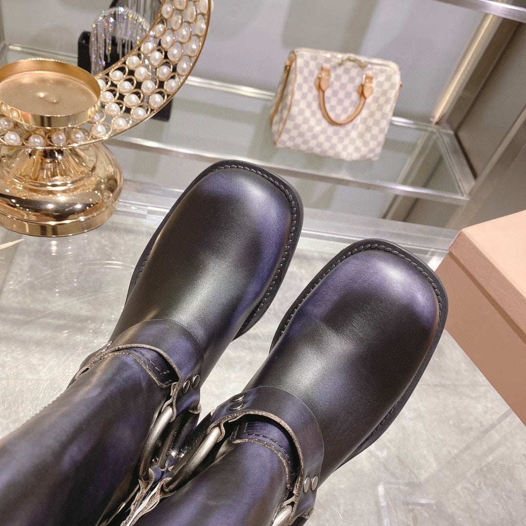 THICK-SOLED BUCKLE BOOTS IN BLACK CALFSKIN