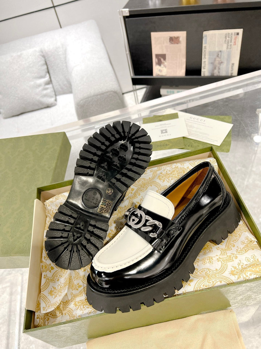 GG LOAFER WITH GG CHAINS GLOSSY BLACK AND WHITE CALFSKIN