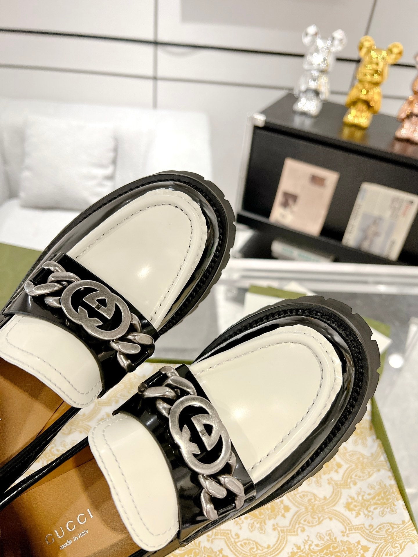 GG LOAFER WITH GG CHAINS GLOSSY BLACK AND WHITE CALFSKIN