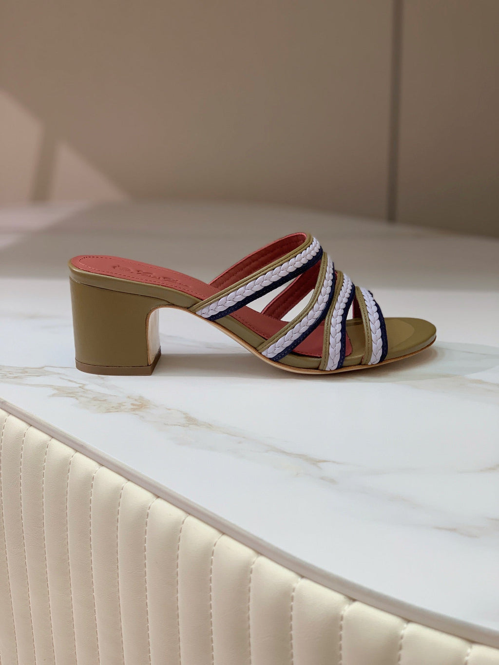 LP SPRIGHTLY CHARMS MID-SANDAL WHITE AND OLIVE CALFSKIN