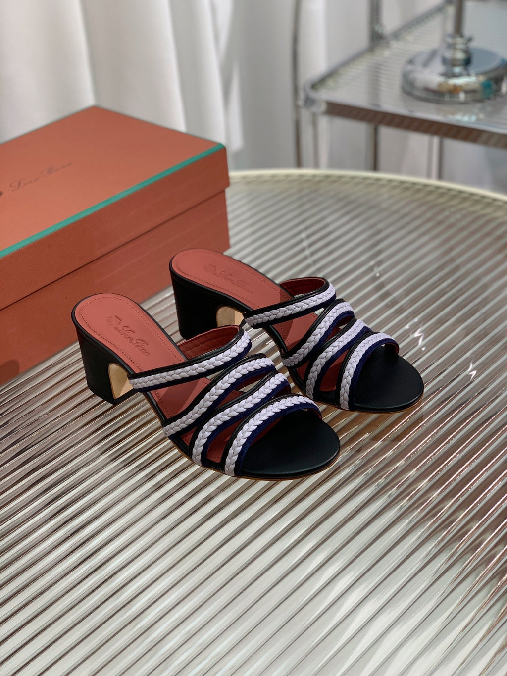 LP SPRIGHTLY CHARMS MID-SANDAL WHITE AND BLACK CALFSKIN