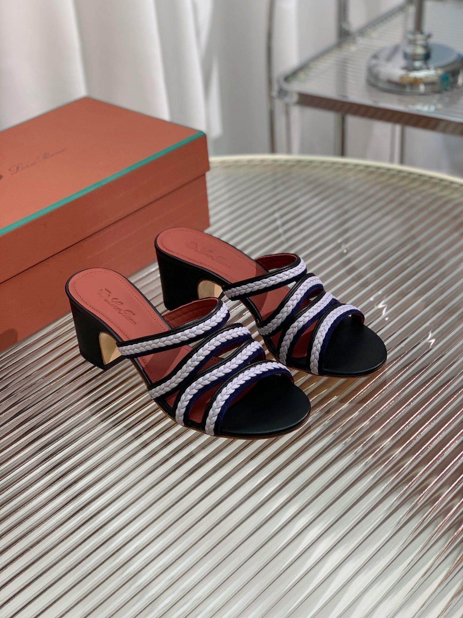 LP SPRIGHTLY CHARMS MID-SANDAL WHITE AND BLACK CALFSKIN