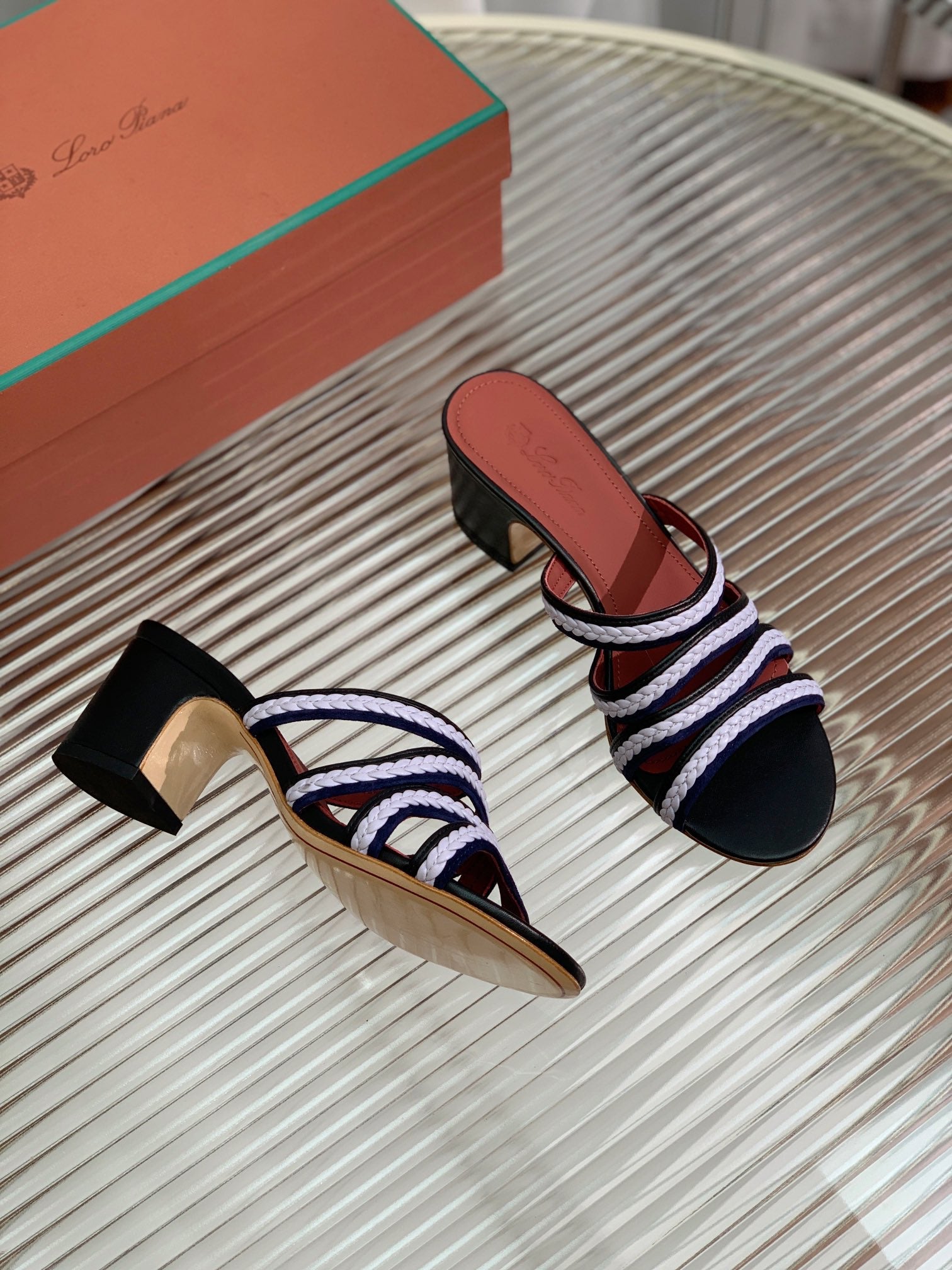 LP SPRIGHTLY CHARMS MID-SANDAL WHITE AND BLACK CALFSKIN