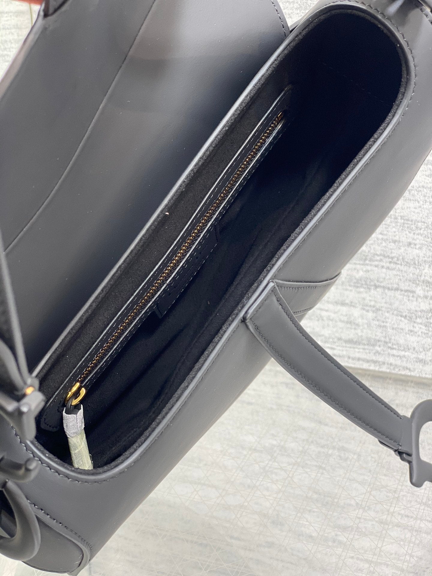 SADDLE BAG 24 IN BLACK CALFSKIN BLACK HARDWARE