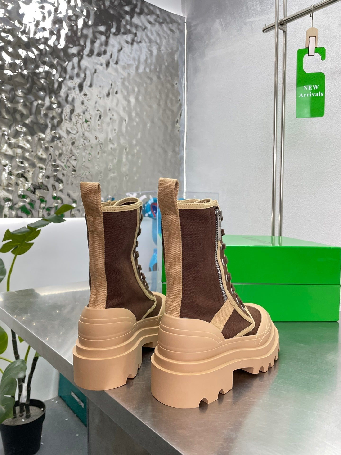 RIBBON BOMBER LACE-UP BOOTS IN RUSSET MIX PEANUT BROWN CANVAS