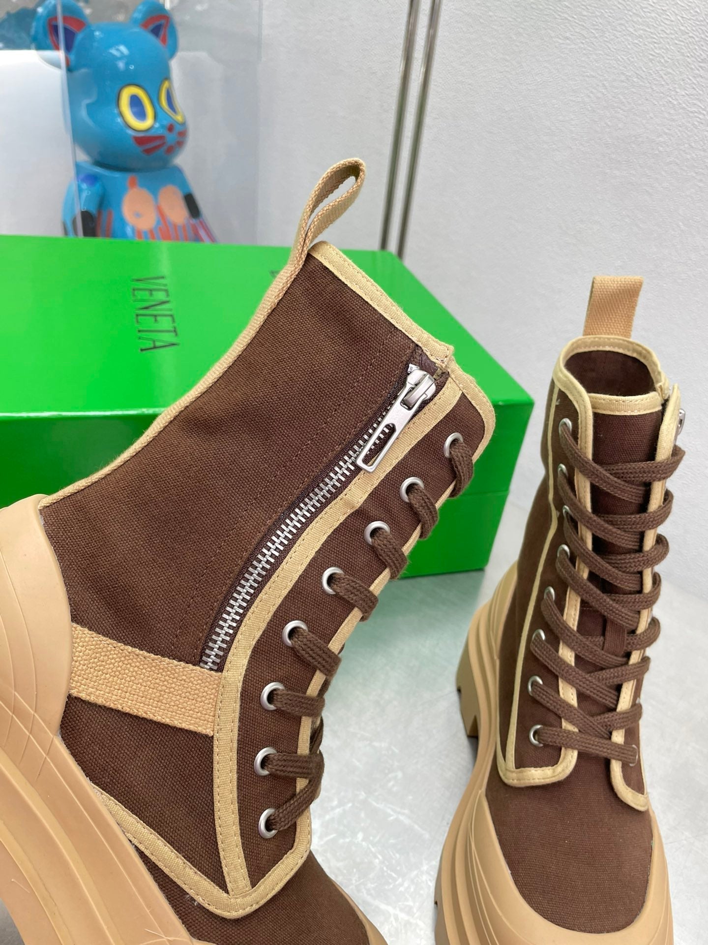 RIBBON BOMBER LACE-UP BOOTS IN RUSSET MIX PEANUT BROWN CANVAS