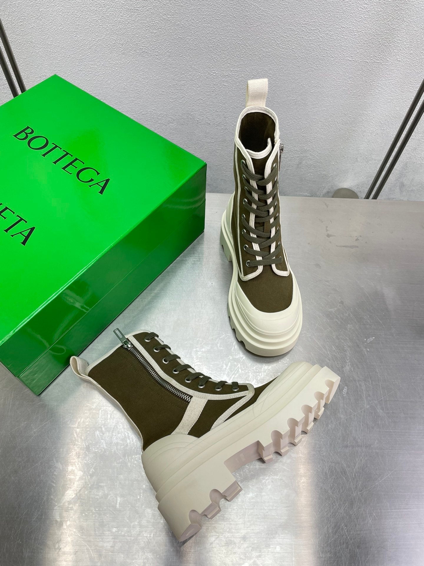 RIBBON BOMBER LACE-UP BOOTS IN OLIVE GREEN MIX WHITE CANVAS