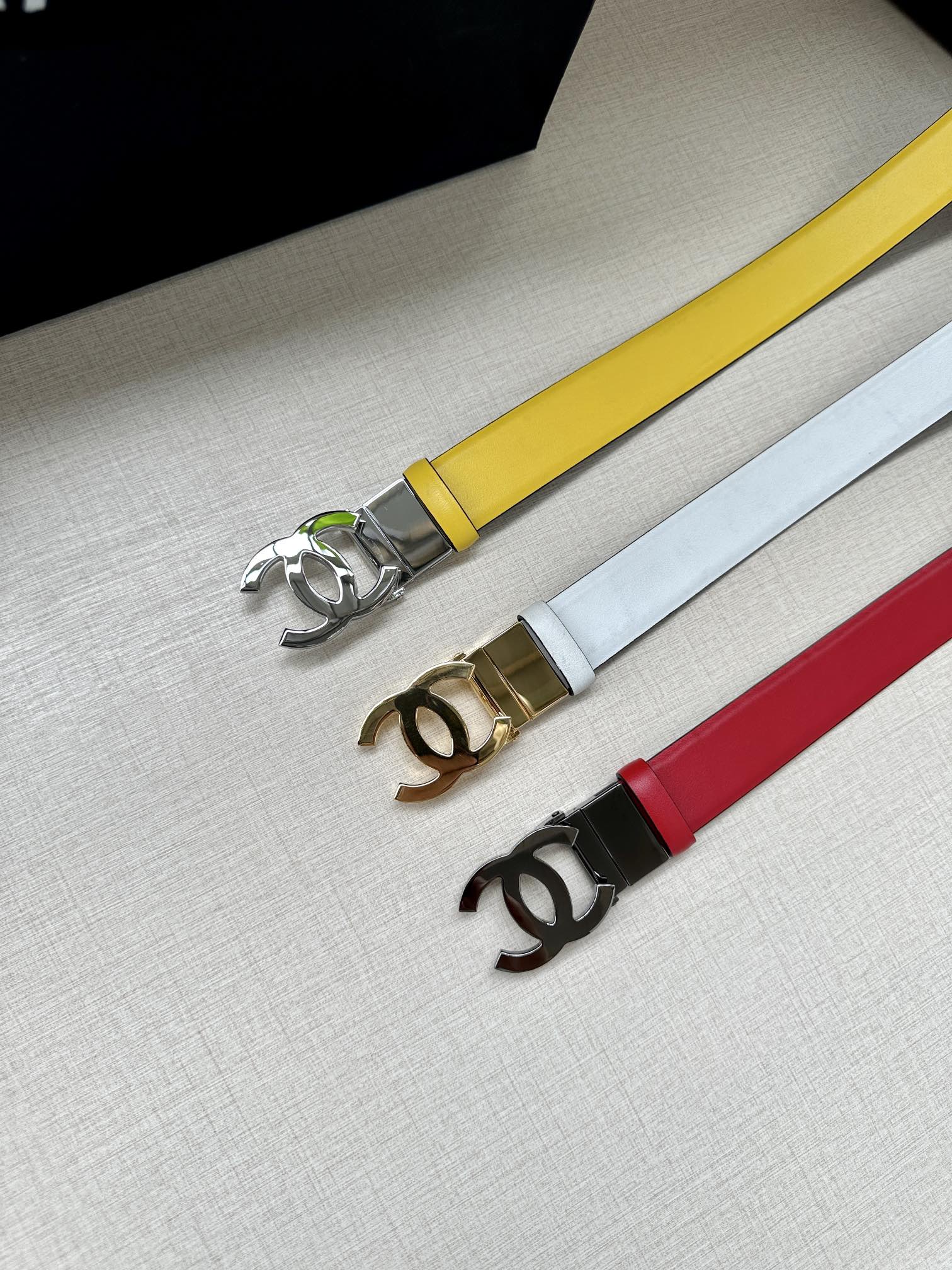 CC 30MM BELT IN BRIGHT YELLOW AND BLACK CALFSKIN WITH SILVER HARDWARE