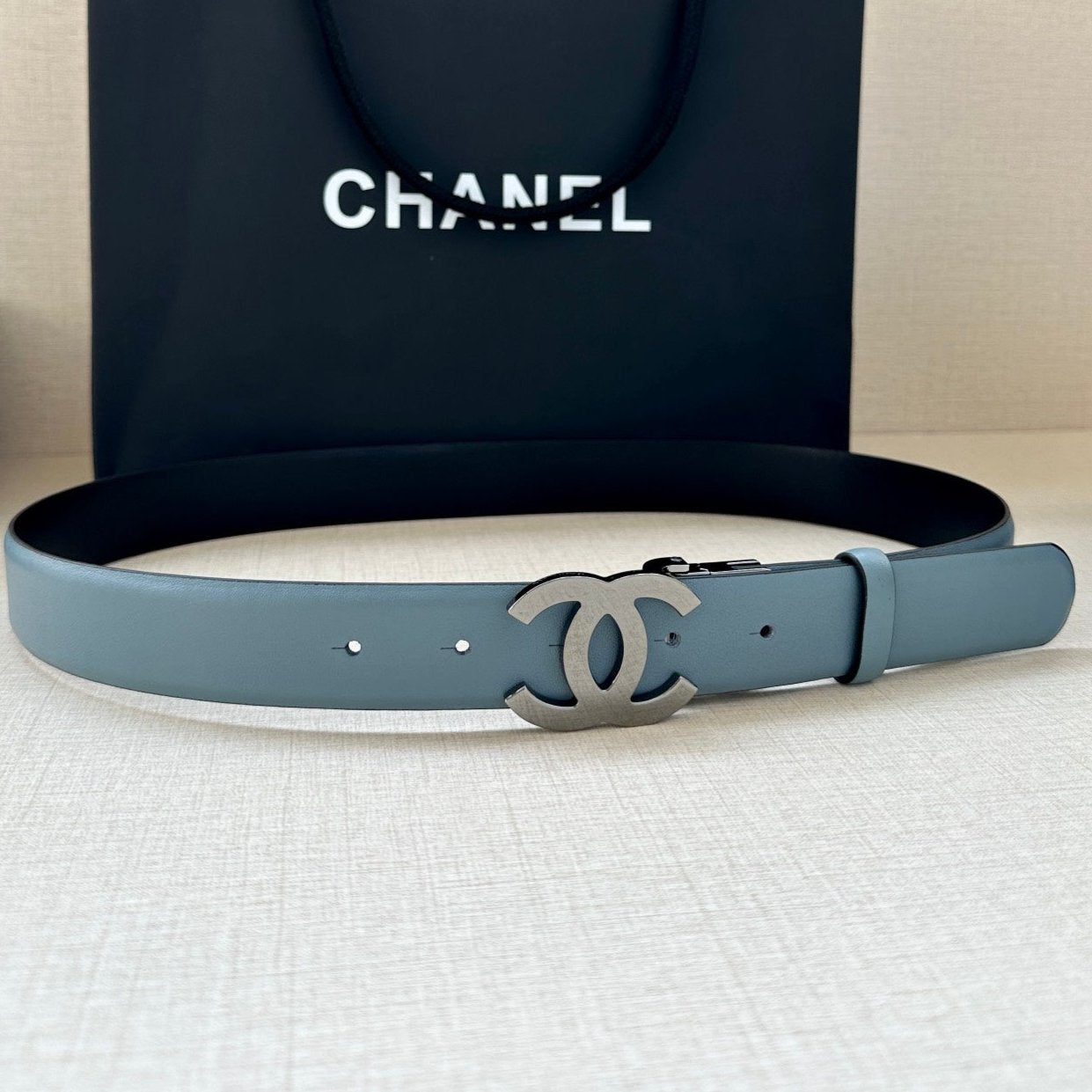 CC 30MM BELT IN STONE BLUE AND BLACK CALFSKIN WITH SILVER HARDWARE