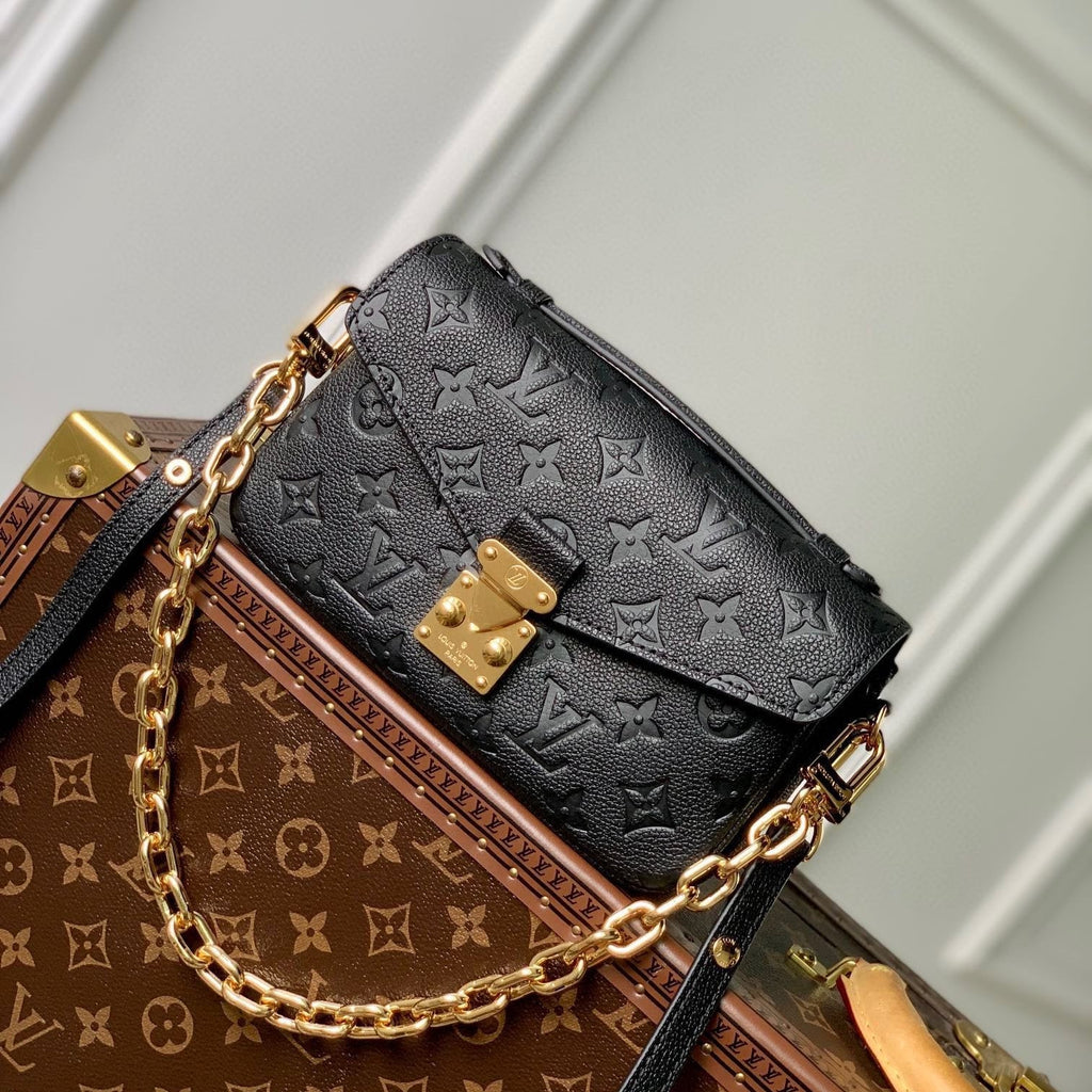 POCHETTE MÉTIS EAST WEST 21 IN GUN METAL EMBOSSED CALFSKIN GOLD HARDWARE