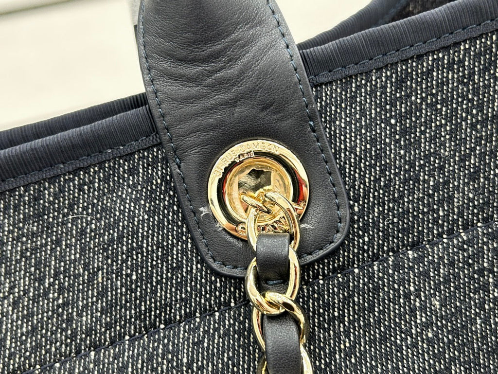 CC DEAUVILLE LARGE 38 TOTE BAG IN DARK NAVY CANVAS WITH WHITE LOGO EMBROIDERED