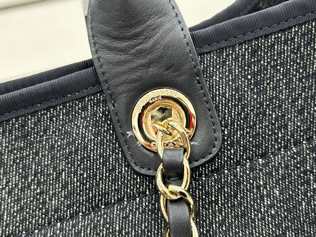 CC DEAUVILLE LARGE 38 TOTE BAG IN DARK NAVY CANVAS WITH WHITE LOGO EMBROIDERED