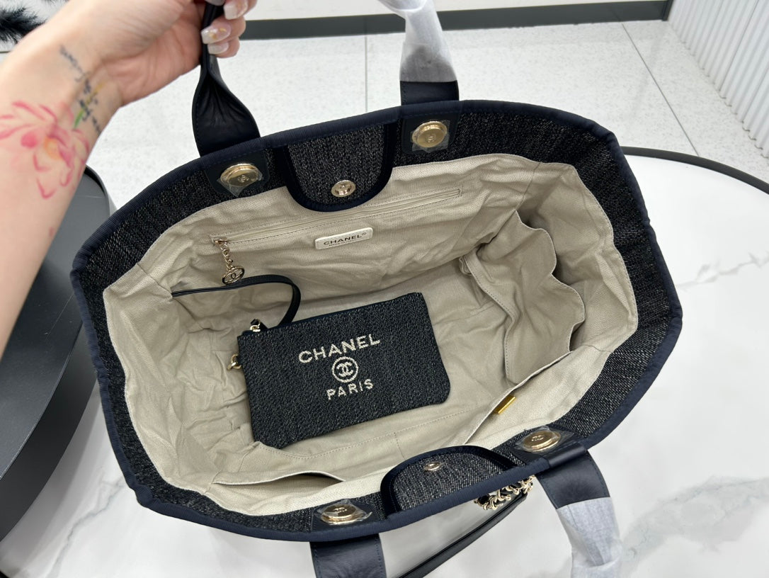 CC DEAUVILLE LARGE 38 TOTE BAG IN DARK NAVY CANVAS WITH WHITE LOGO EMBROIDERED