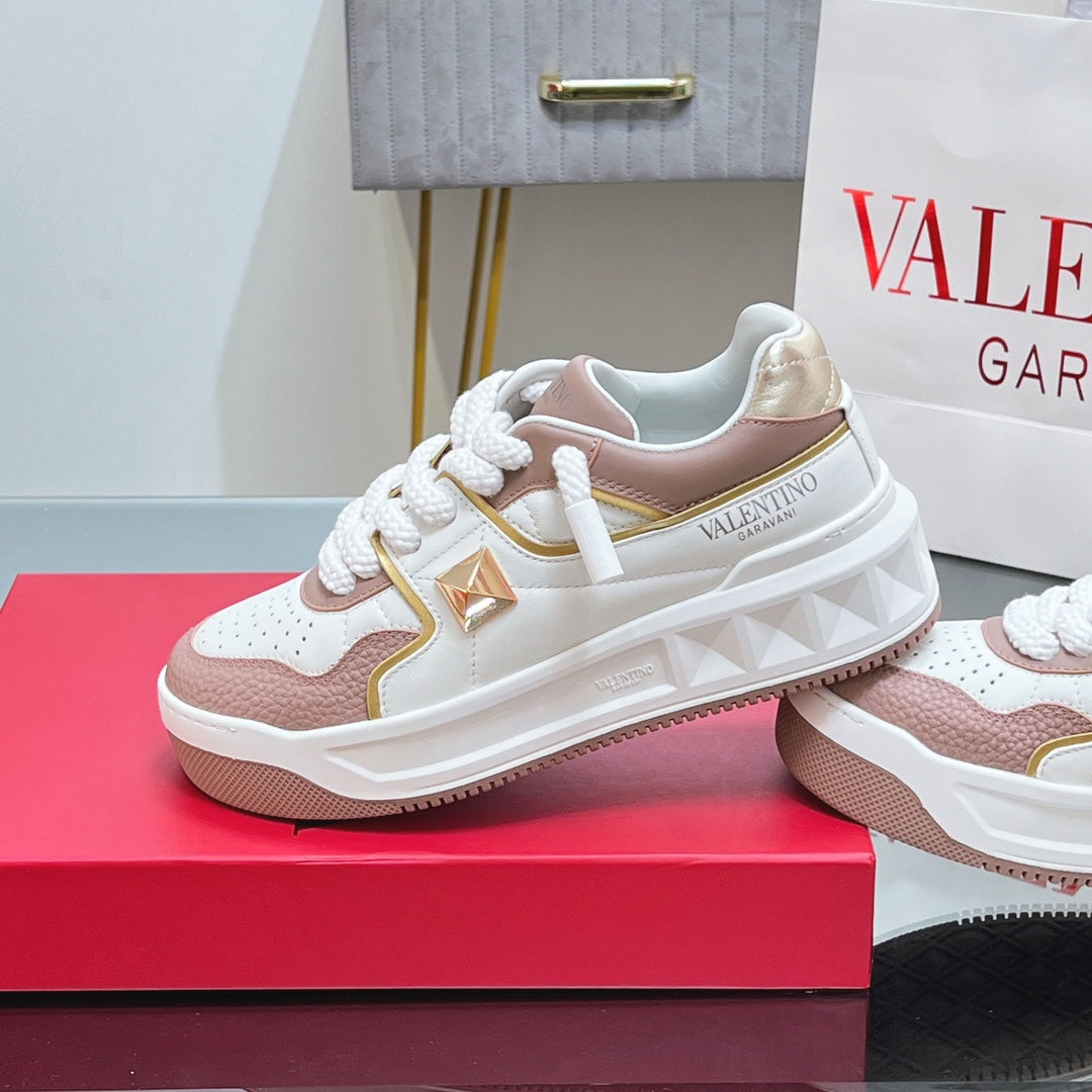 VALENTINO 25S GARAVANI ONE STUD XL PLATFORM SNEAKERS IN WHITE MIX LIGHT PINK LAMBSKIN
