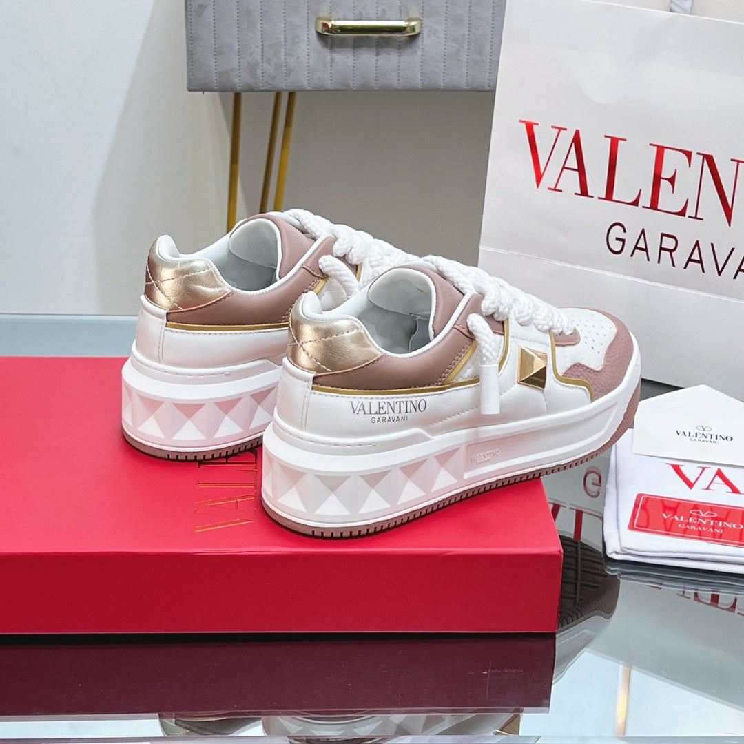 VALENTINO 25S GARAVANI ONE STUD XL PLATFORM SNEAKERS IN WHITE MIX LIGHT PINK LAMBSKIN