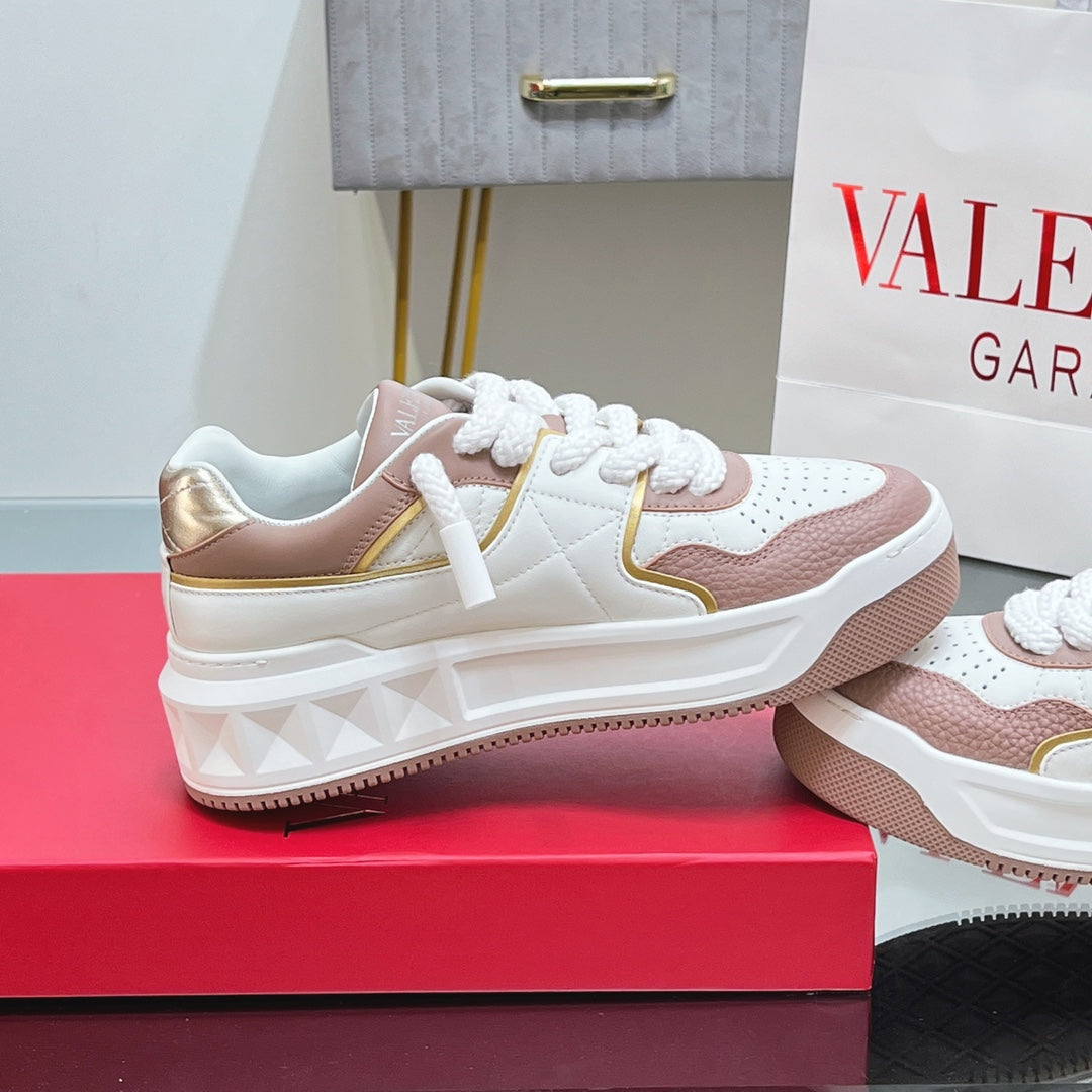 VALENTINO 25S GARAVANI ONE STUD XL PLATFORM SNEAKERS IN WHITE MIX LIGHT PINK LAMBSKIN