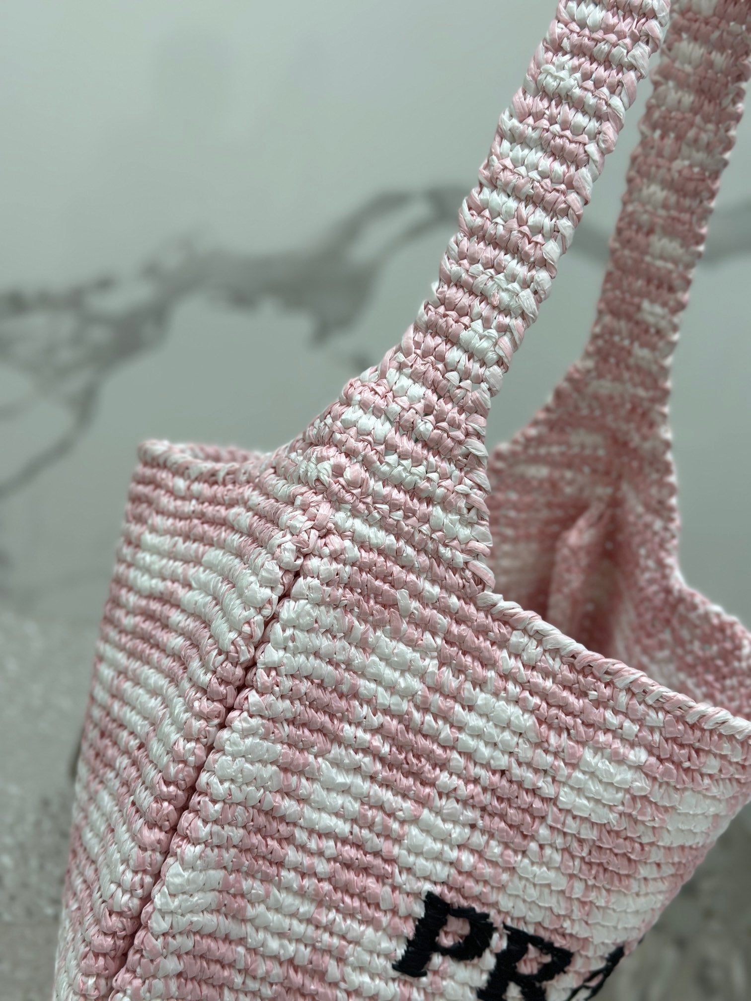 LARGE TOTE BAG 45 IN PINK MIX WHITE AND BLACK WOVEN RAFFIA