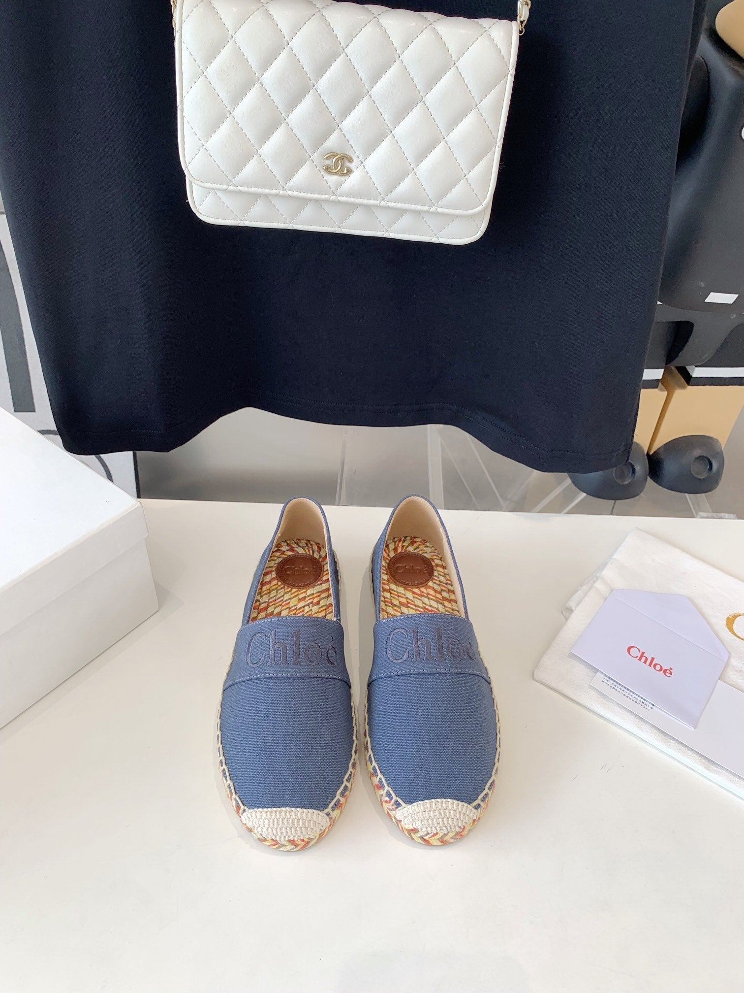 CHLOÉ LOAFER SHOES IN PIGEON BLUE DENIM AND WOVEN RAFFIA