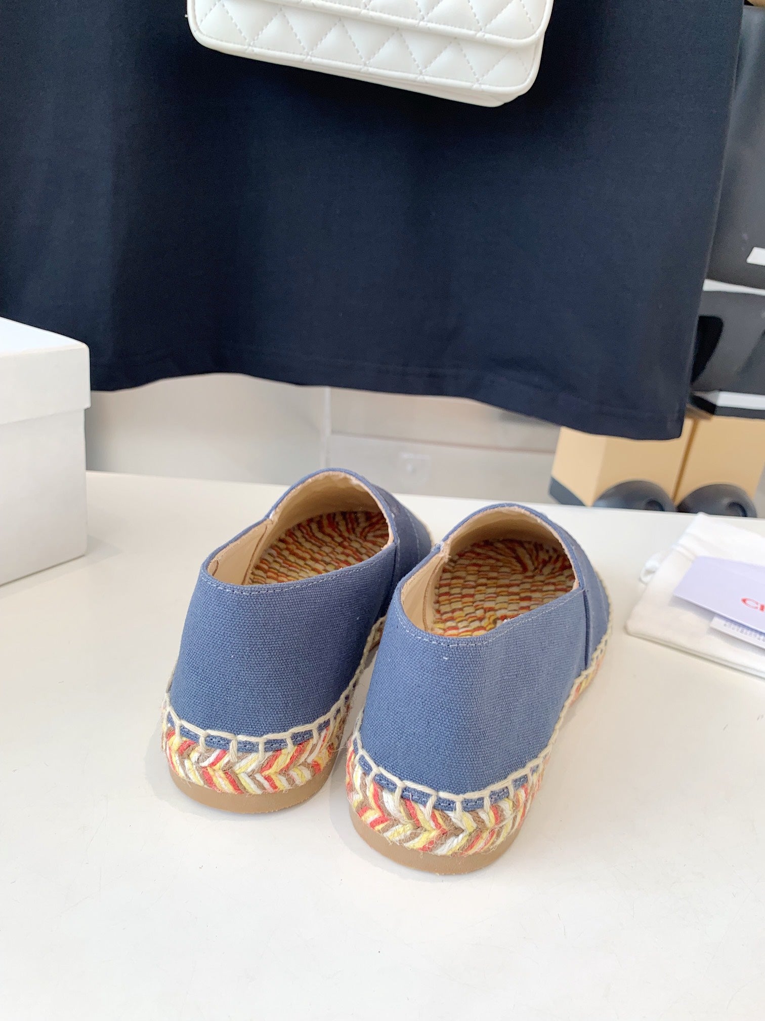 CHLOÉ LOAFER SHOES IN PIGEON BLUE DENIM AND WOVEN RAFFIA