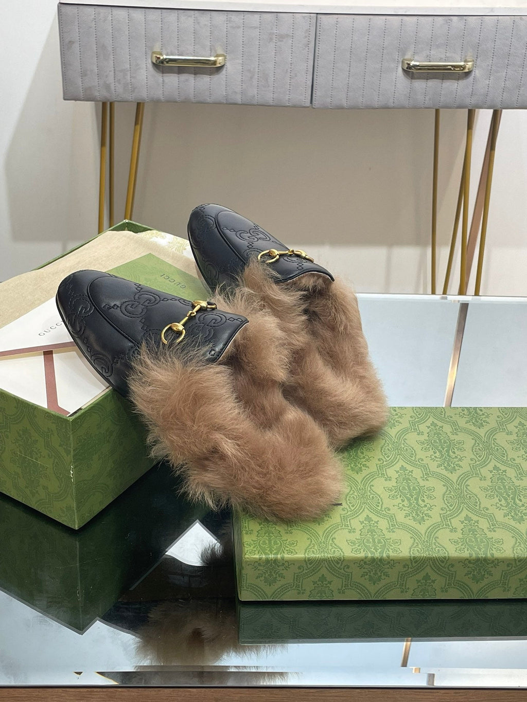 HORSEBIT MULE IN BLACK EMBOSSED CALFSKIN AND LAMB WOOL LINING