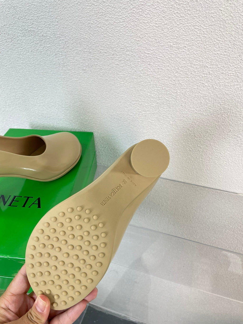 ATOMIC HIGH PUMP 9 CM IN BISQUE BEIGE CALFSKIN