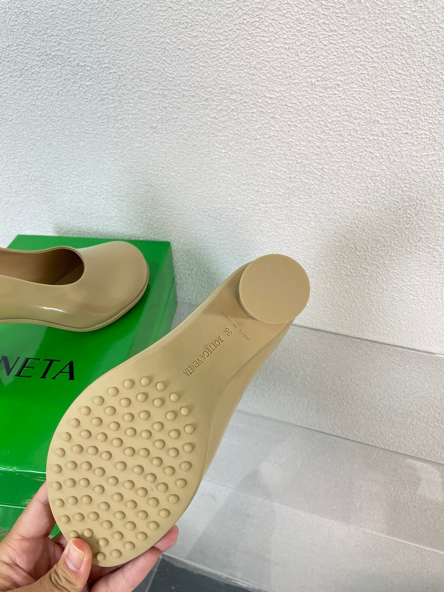 ATOMIC HIGH PUMP 9 CM IN BISQUE BEIGE CALFSKIN