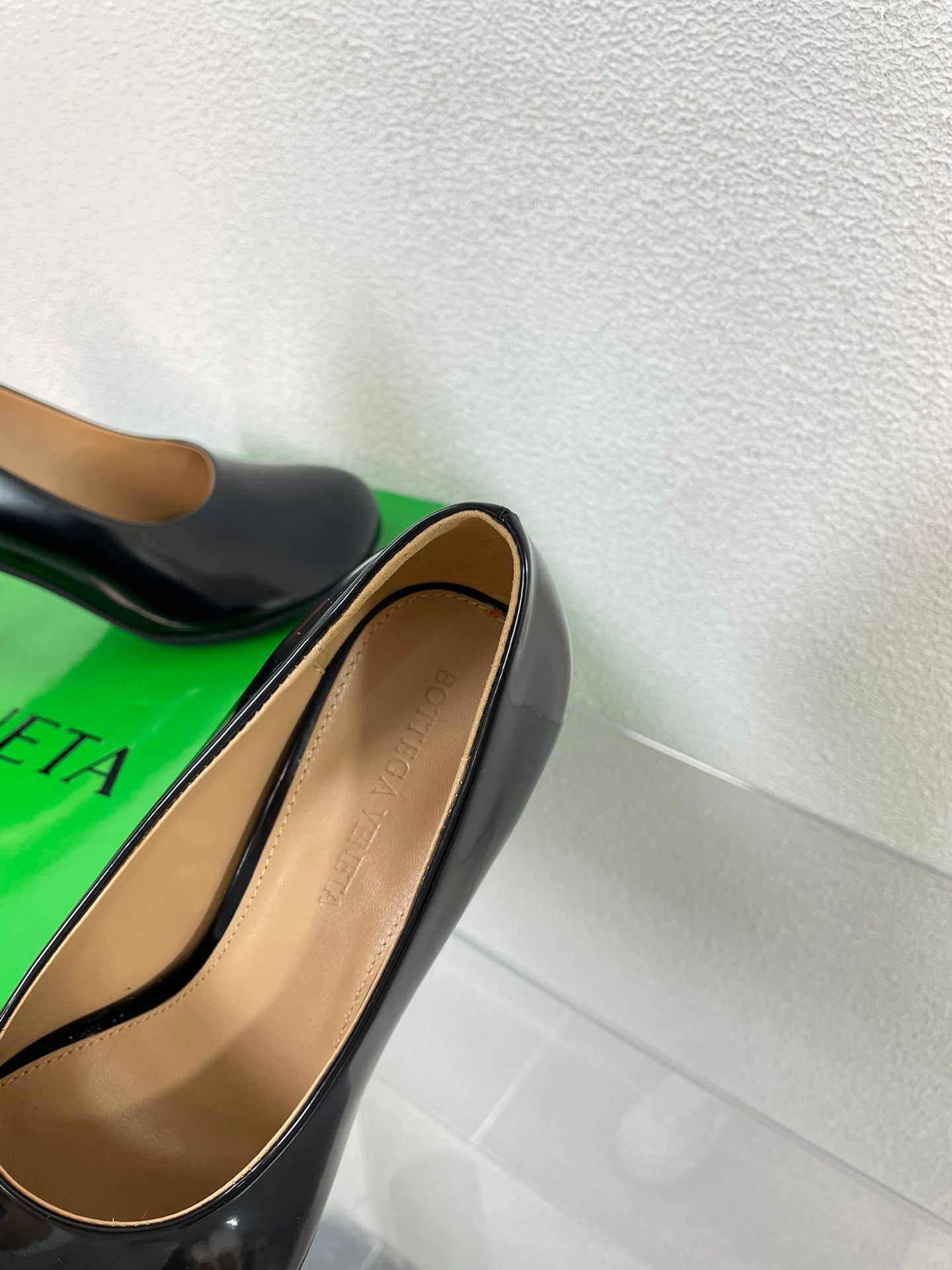 ATOMIC HIGH PUMP 9 CM IN BLACK CALFSKIN