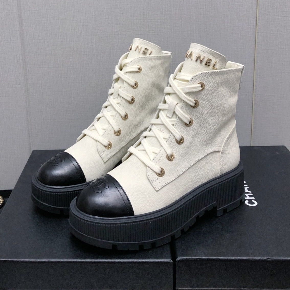 MARTIN SHORT BOOTS WHITE MIX BLACK LAMBSKIN