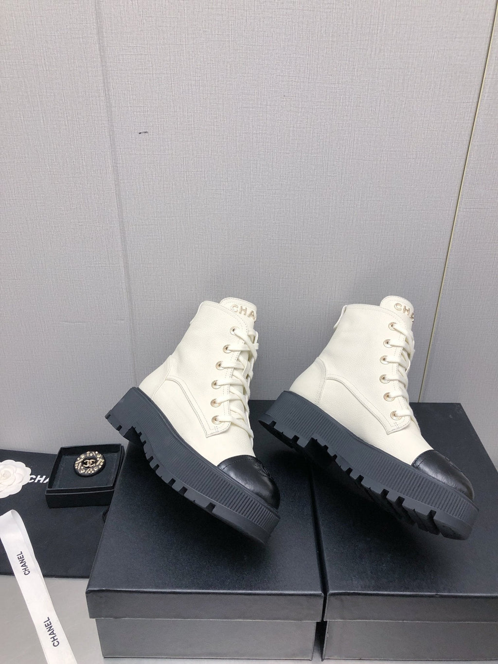 MARTIN SHORT BOOTS WHITE MIX BLACK LAMBSKIN