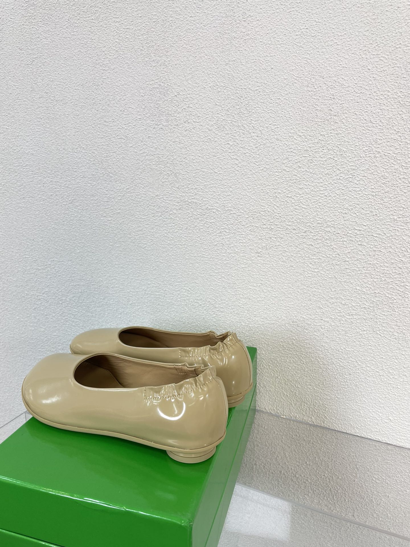 ATOMIC BALLERINA FLAT IN BISQUE BEIGE CALFSKIN