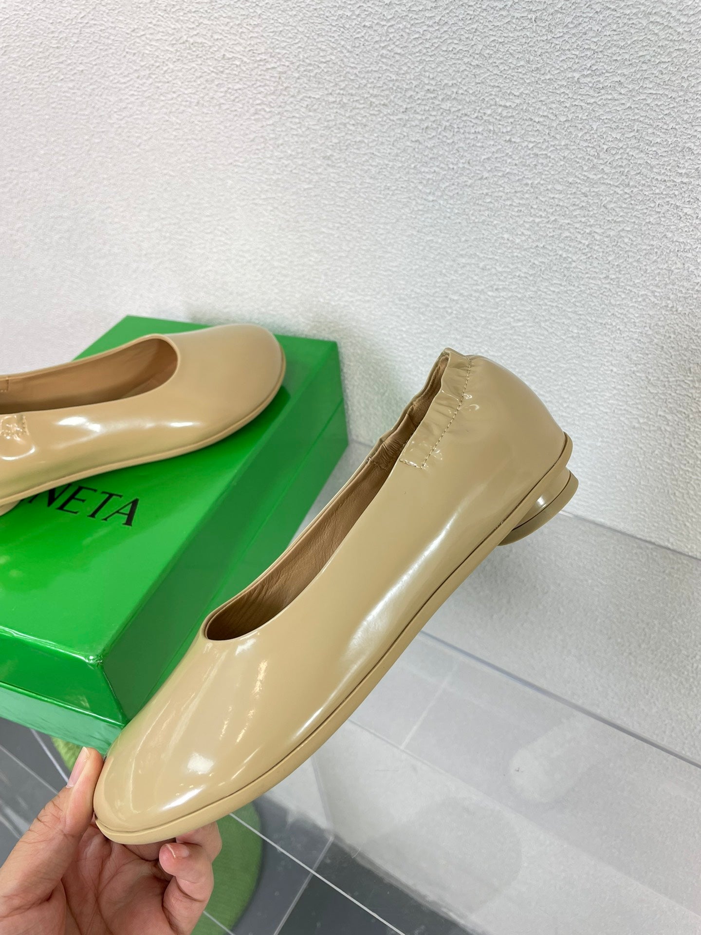 ATOMIC BALLERINA FLAT IN BISQUE BEIGE CALFSKIN