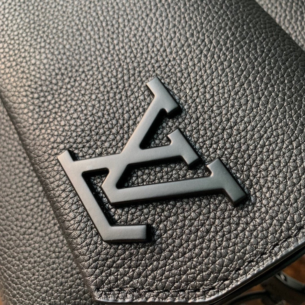 FASTLINE MESSENGER 23.5 IN DARK BROWN PATENT CALFSKIN