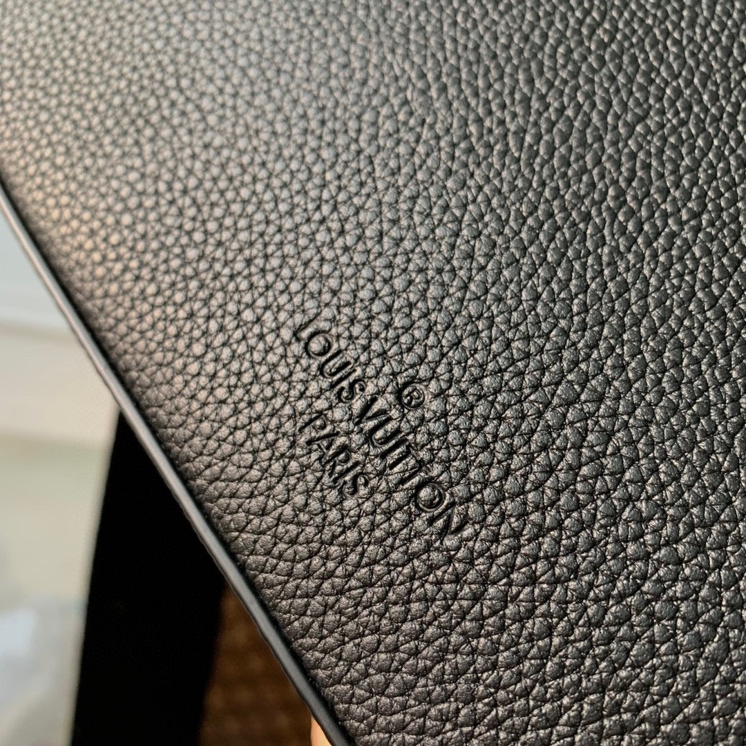 FASTLINE MESSENGER 23.5 IN DARK BROWN PATENT CALFSKIN