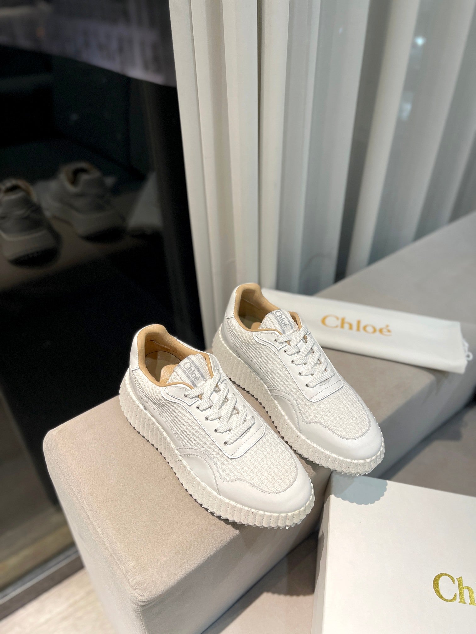 CHLOÉ NAMA SNEAKER IN WHITE LAMBSKIN AND SUEDE