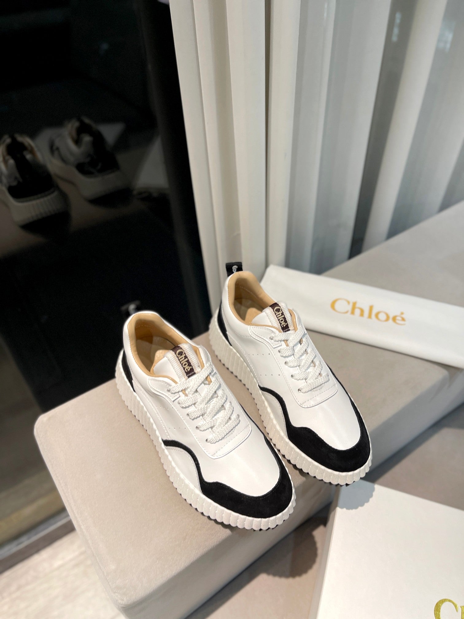 CHLOÉ NAMA SNEAKER IN WHITE LAMBSKIN AND BLACK SUEDE