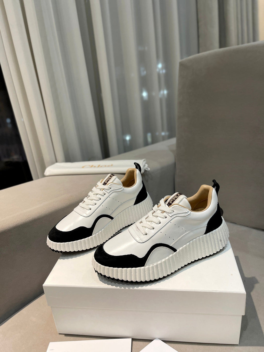 CHLOÉ NAMA SNEAKER IN WHITE LAMBSKIN AND BLACK SUEDE