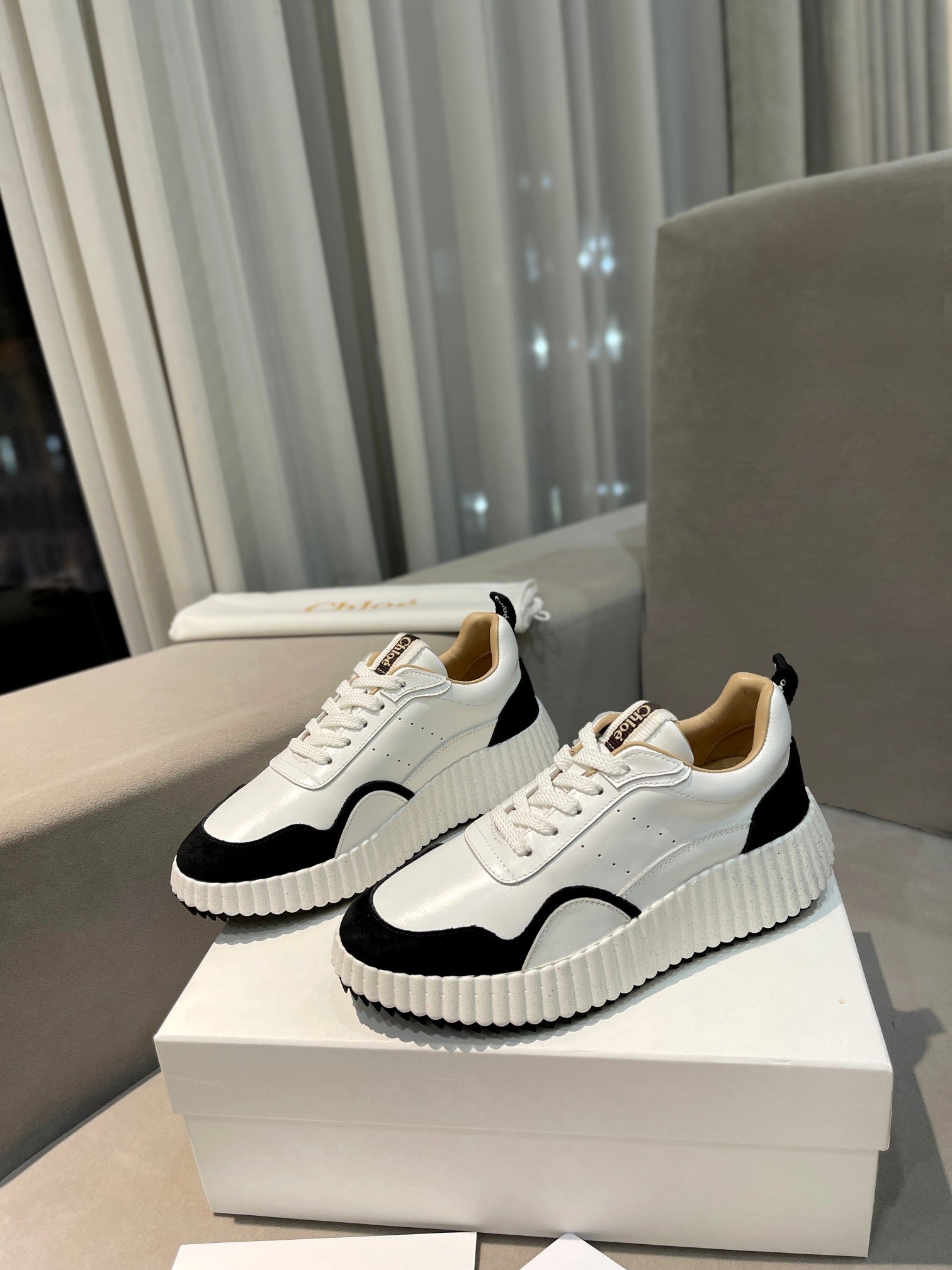 CHLOÉ NAMA SNEAKER IN WHITE LAMBSKIN AND BLACK SUEDE
