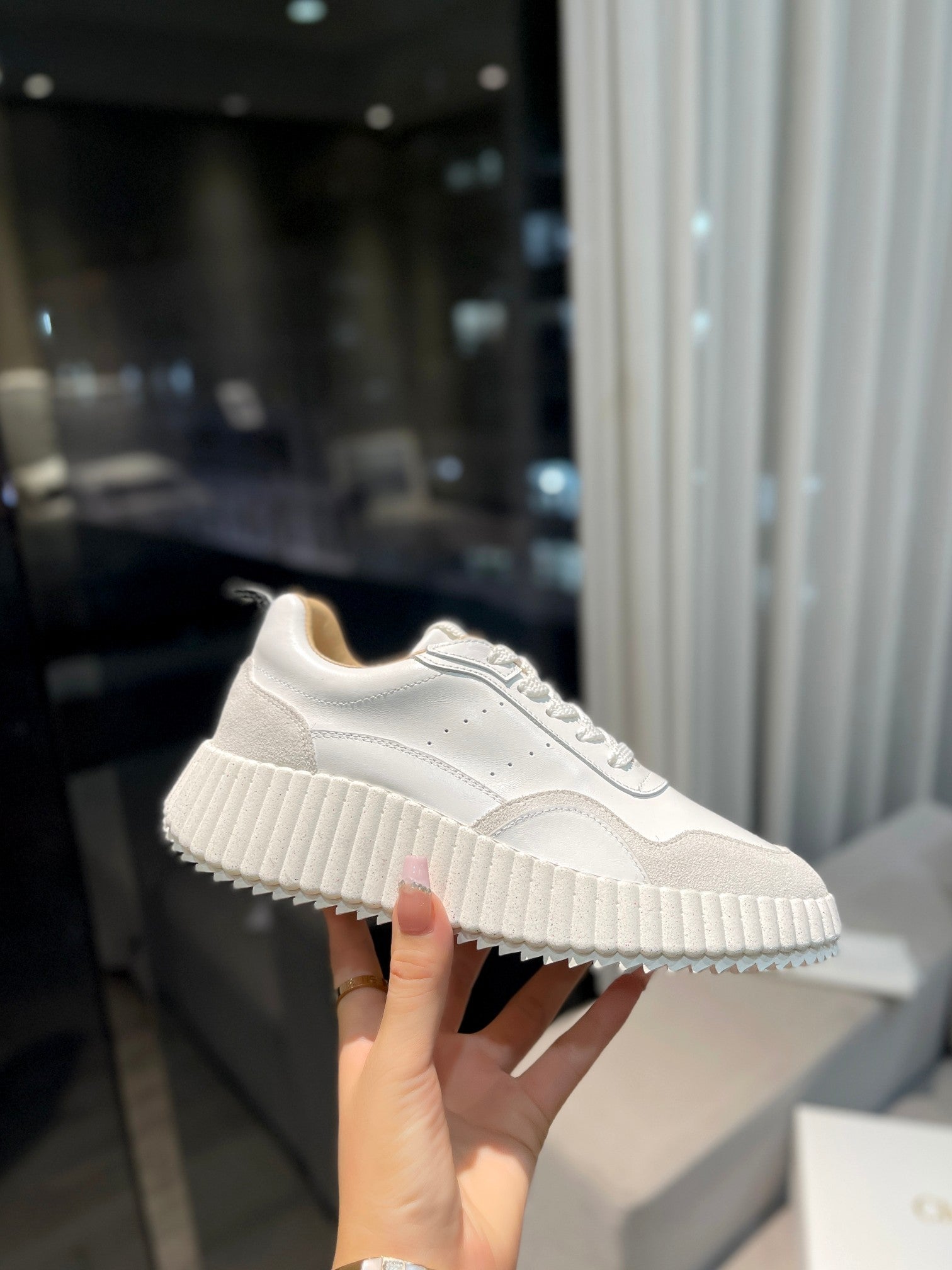 CHLOÉ NAMA SNEAKER IN WHITE LAMBSKIN AND DOVE GREY SUEDE