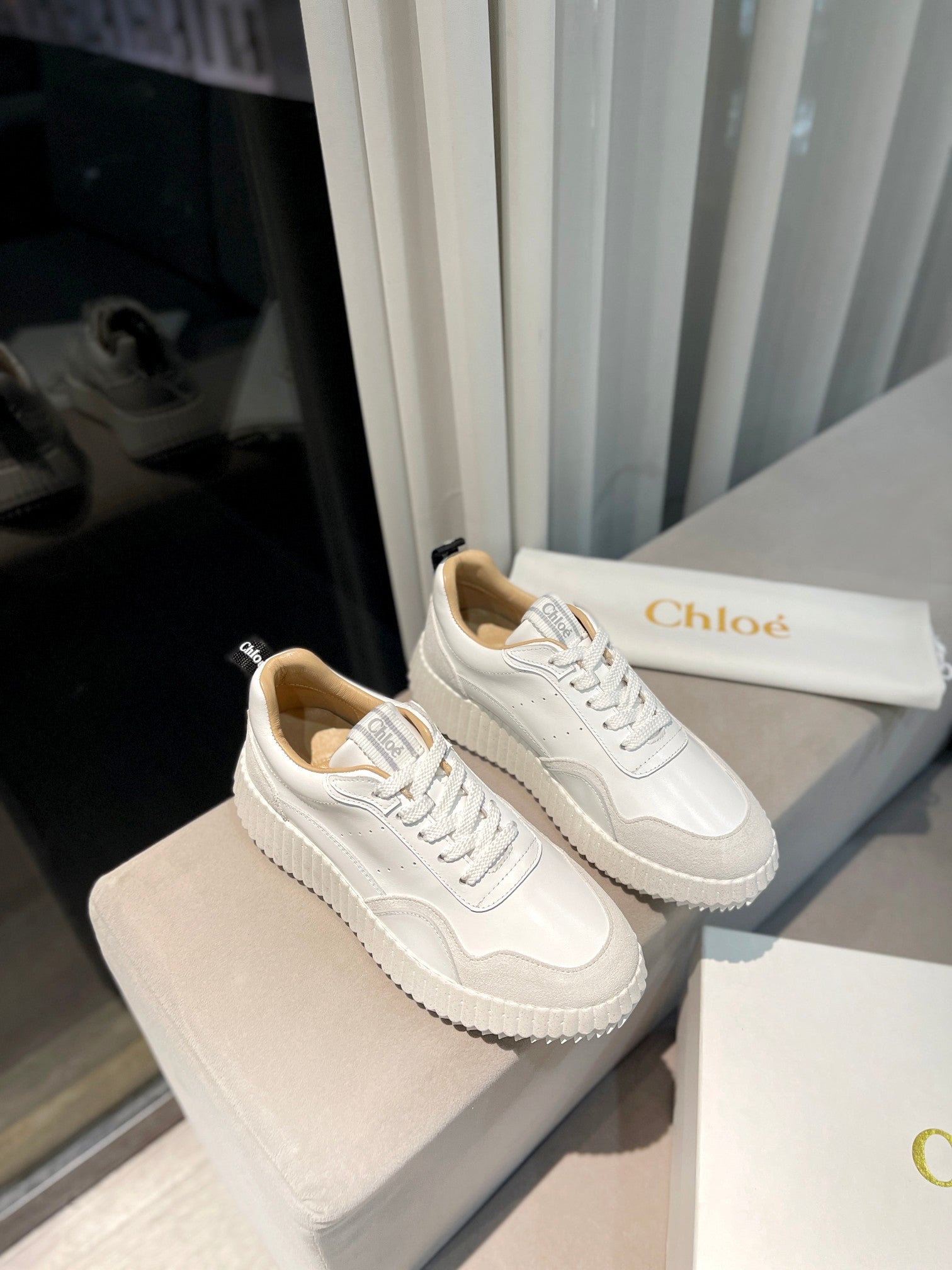 CHLOÉ NAMA SNEAKER IN WHITE LAMBSKIN AND DOVE GREY SUEDE