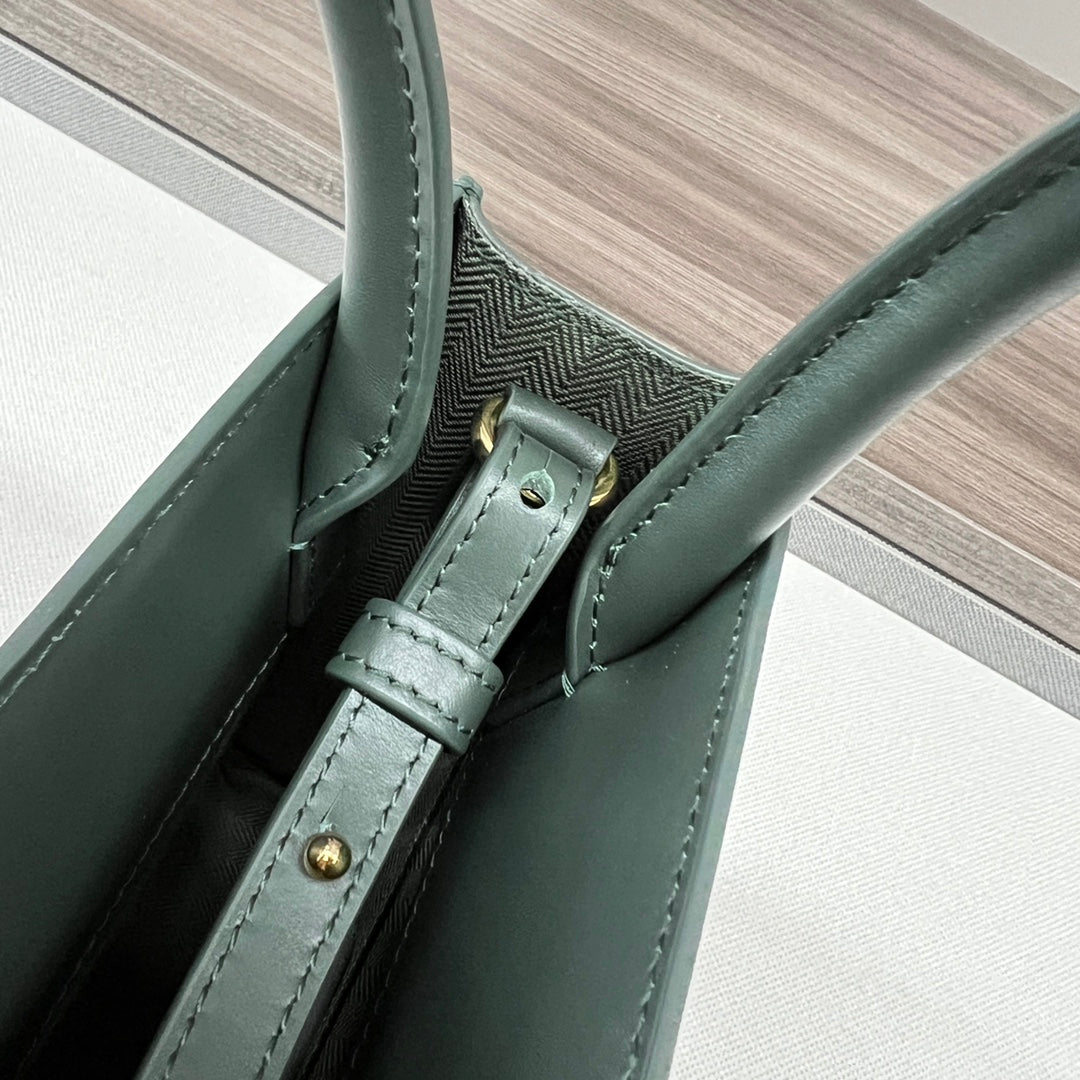 STANDARD A5 TOTE BAG IN GREEN FOREST CALFSKIN
