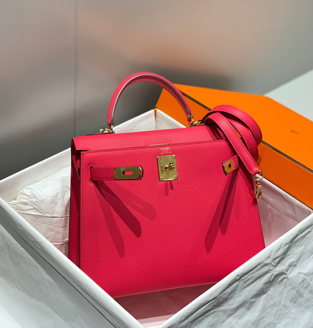 KELLY 28CM IN ROSE TYRIEN SWIFT CALFSKIN GOLD HARDWARE